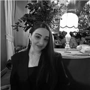 Profesora de historia, matemáticas , lengua , inglés , etc . Para dar clases a niños de primaria y eso